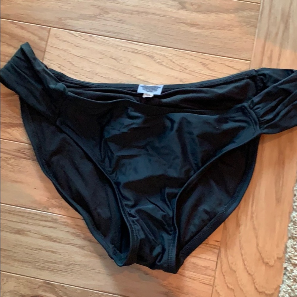 Ruched back swim bottoms